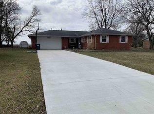 4305 E Bluegrass Dr, Muncie, IN 47303