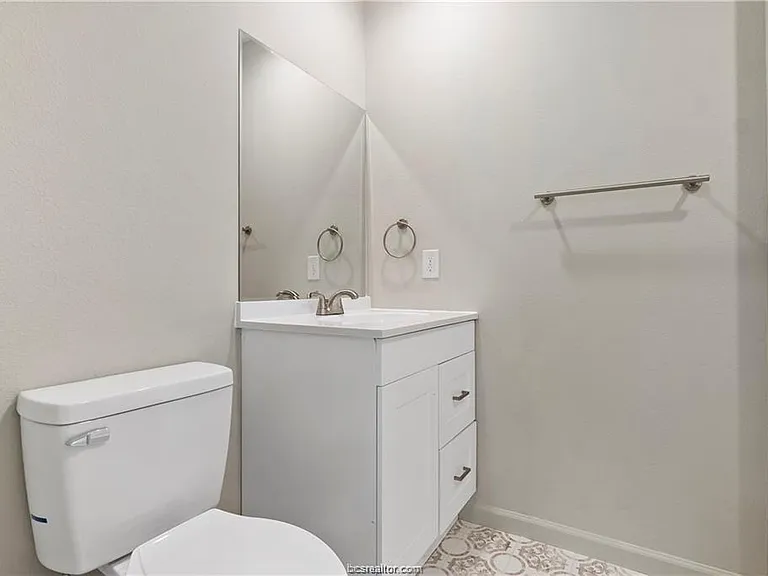 1504 Alpine Cir #B — Photo 16