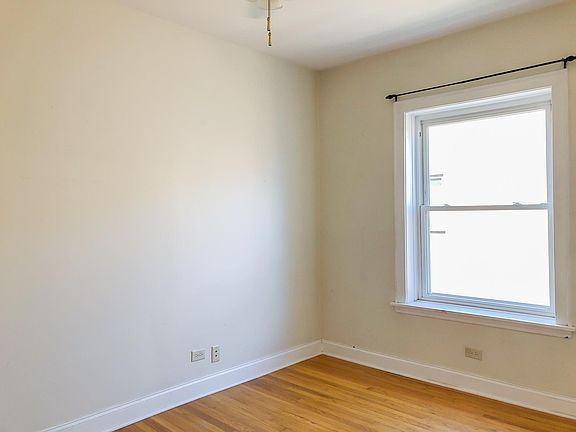 3rd image of 4808 N Paulina St APT 2E