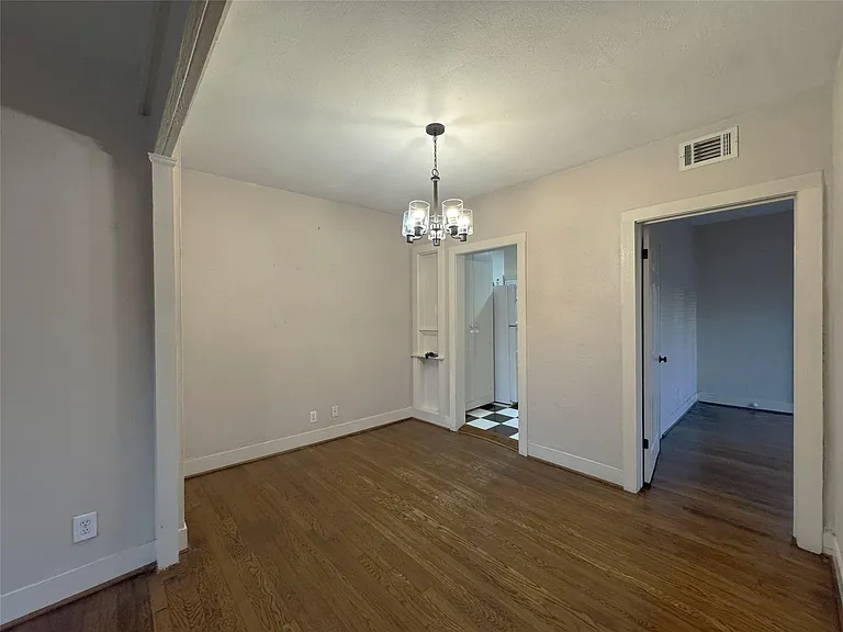302 W Saulnier St #2 — Photo 6