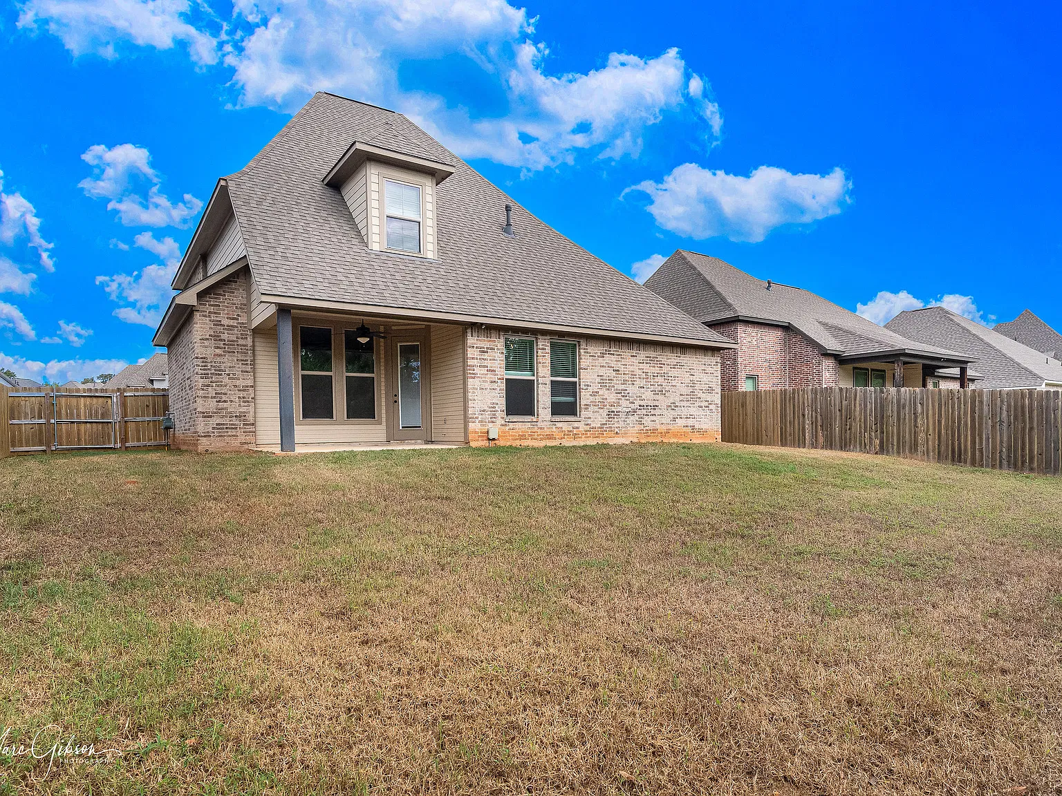 4 bed, 2527 sqft, $2,700 — Photo 2