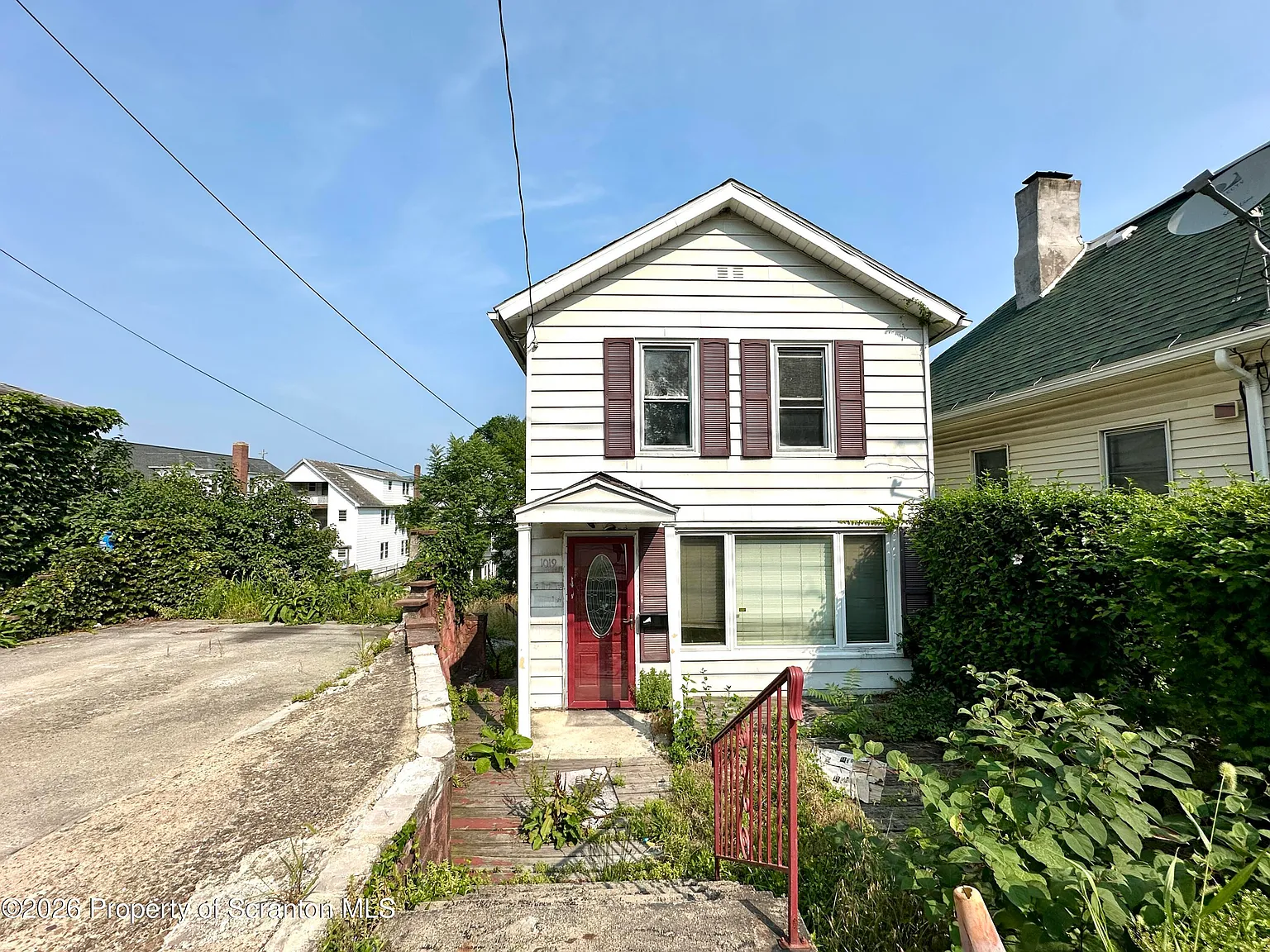 3 bed, 1.5 bath, 1956 sqft, $1,500 — Photo 1