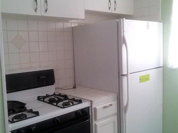 3rd image of 412 Kelvin Ave