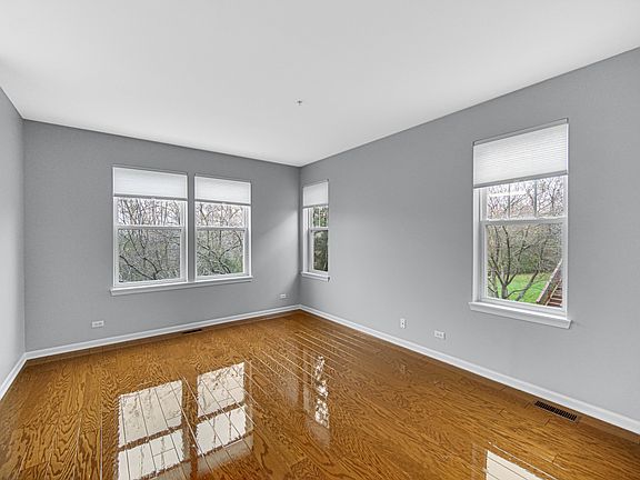 4th image of 69 Woodview Dr