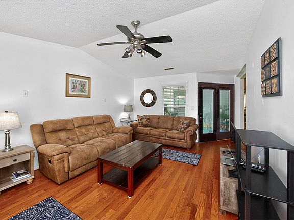 3rd image of 1042 Brittany Park Dr