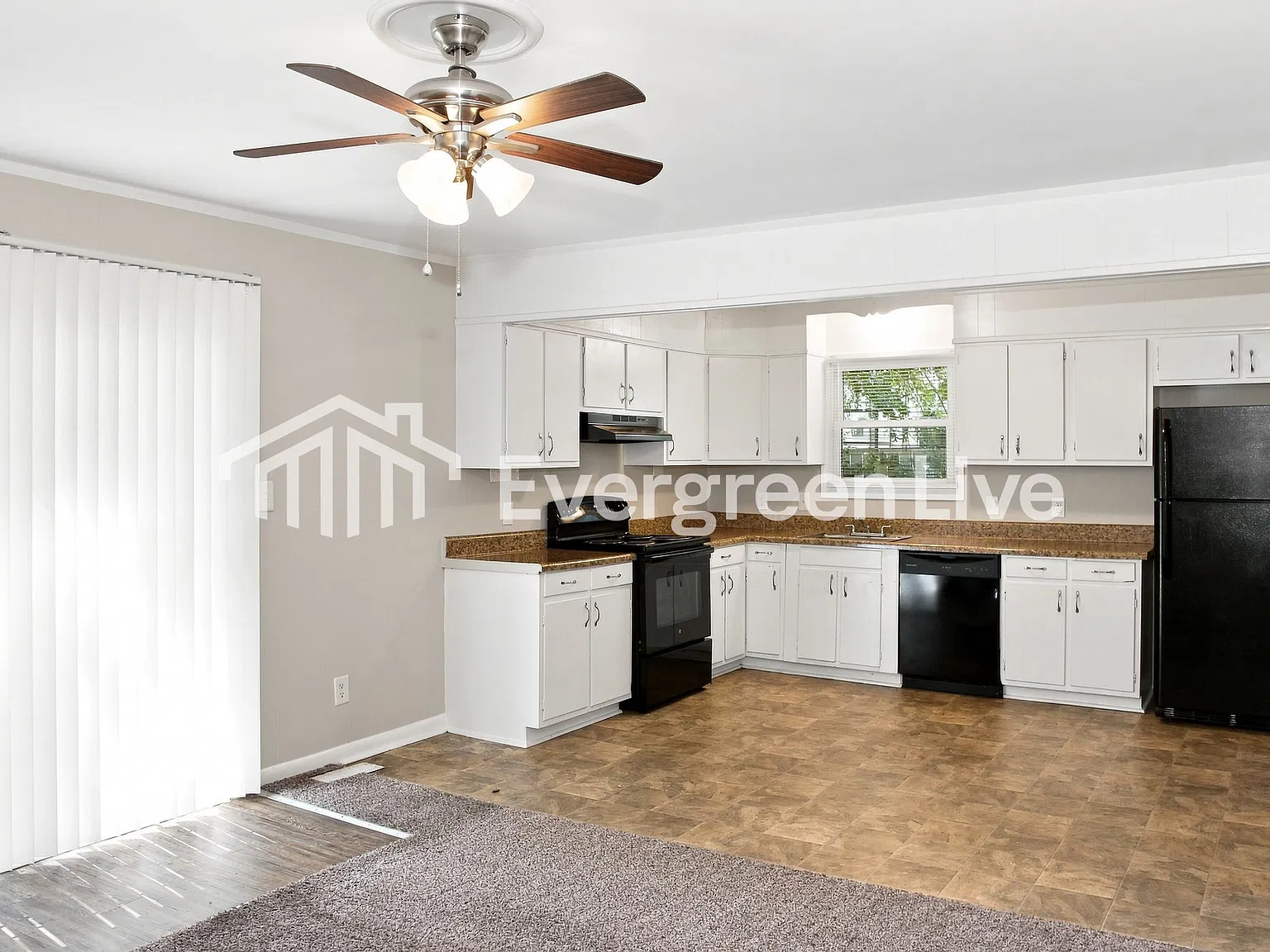3 bed, 1.0 bath, 1350 sqft, $1,195 — Photo 4