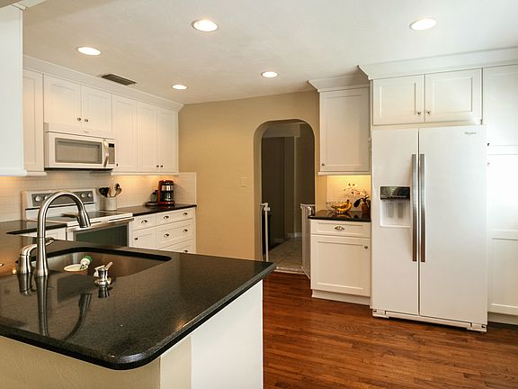 4th image of 242 Oglethorpe Pl
