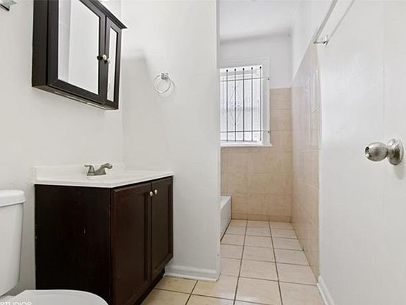 4th image of 7656 S May St #18096923