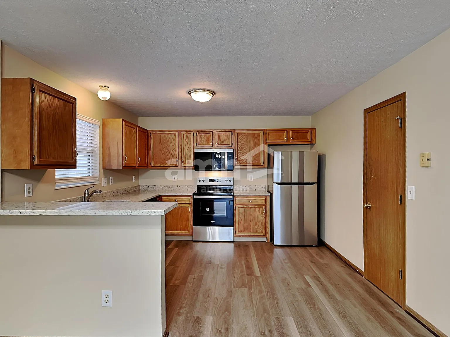 3 bed, 2.5 bath, 1622 sqft, $2,385 — Photo 3