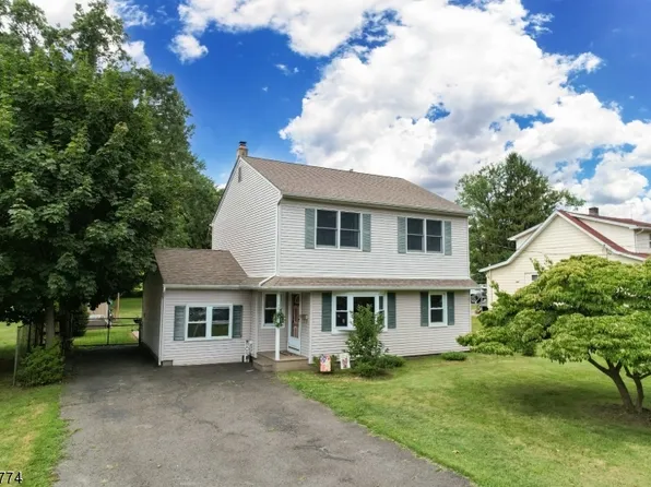 107 Mountain Pkwy, Green Brook Twp., NJ 08812