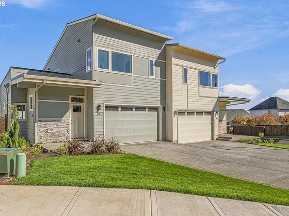 210 Black Hawk Ct, Columbia City, OR 97018