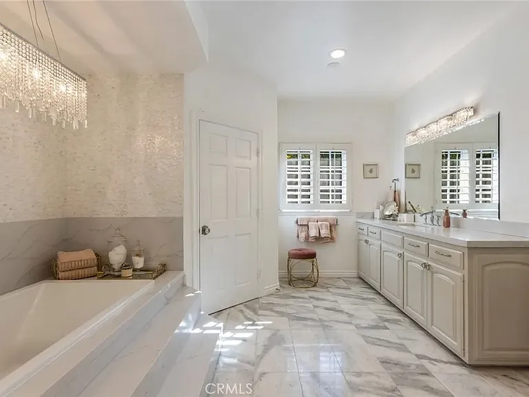 4637 Westchester Dr — Photo 21