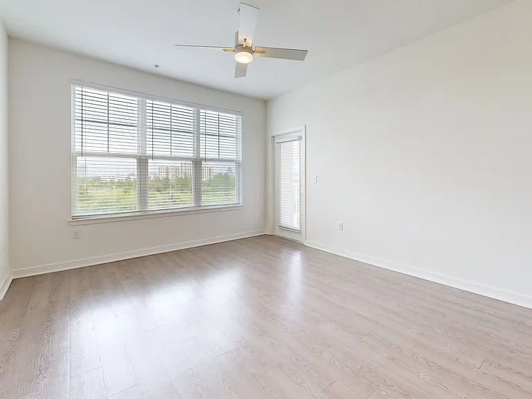 Essex Luxe Apartments — Photo 78