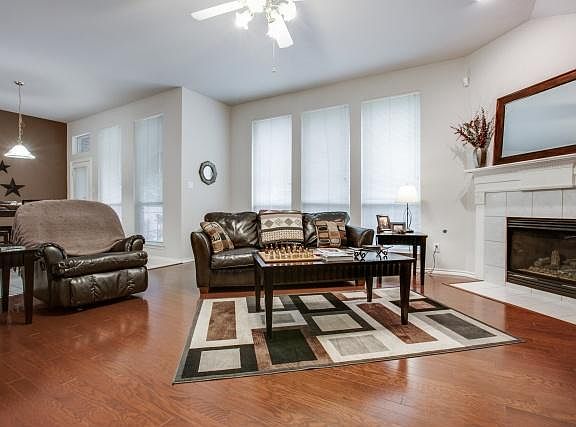 3rd image of 7832 Blossom Dr