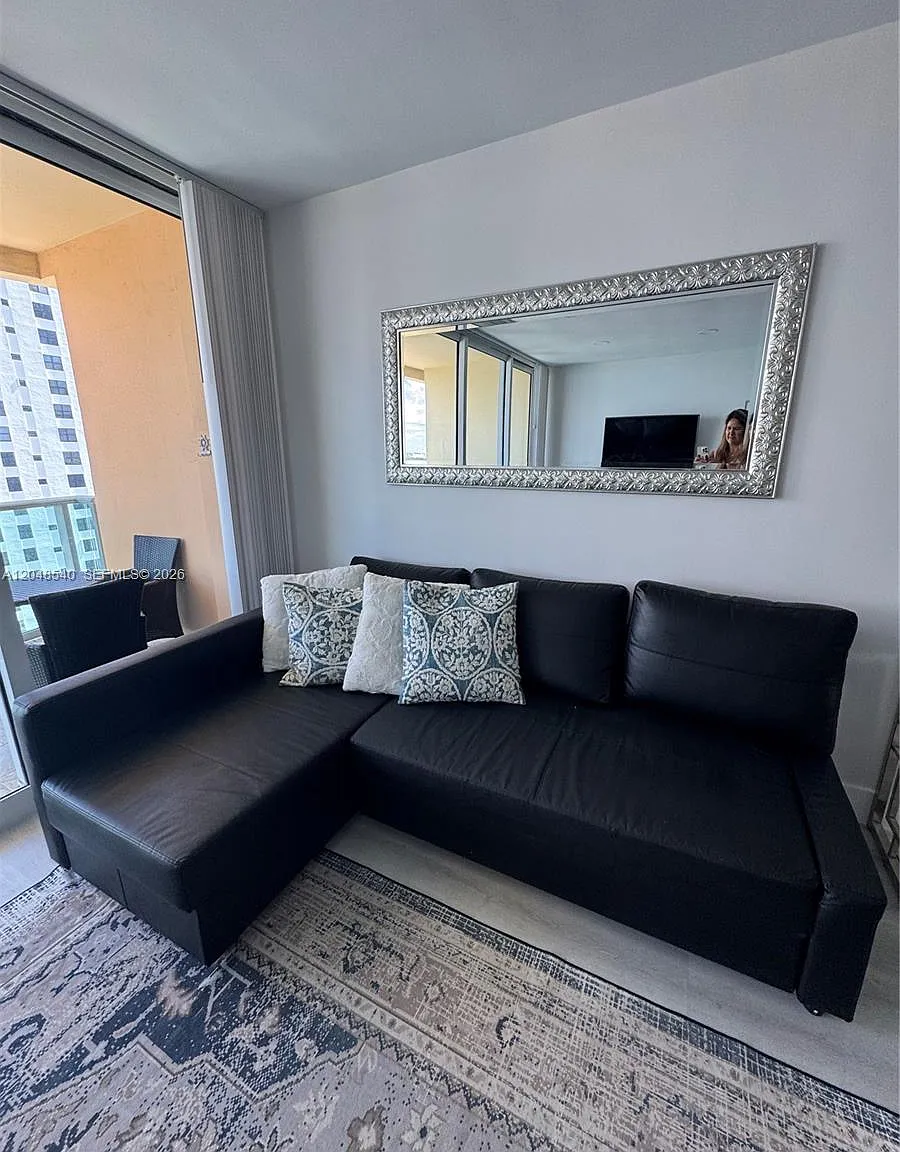 Wave Condo — Photo 4