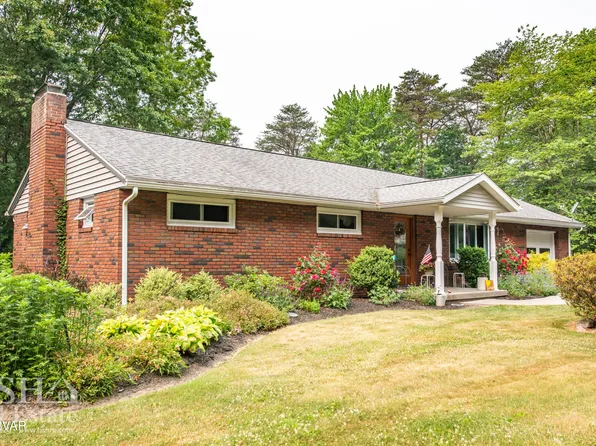 226 Circle Dr, Lock Haven, PA 17745