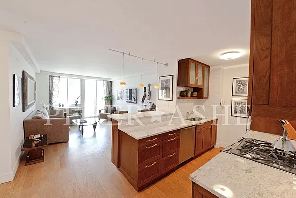 Rented by Peter Ashe | media 22