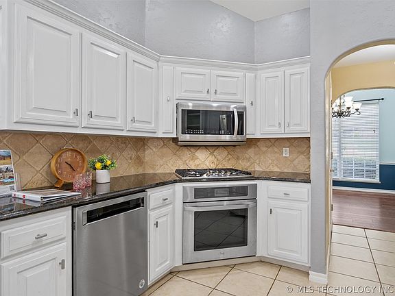 4th image of 5712 Hazel Rd