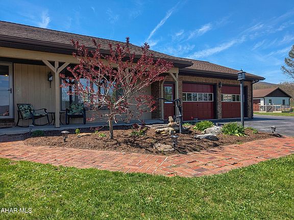 5th image of 2679 Raystown Rd