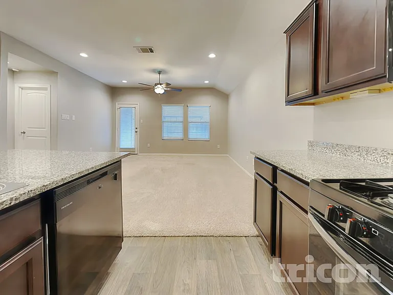 1016 Adler Way — Photo 6