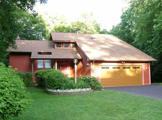 32 Oaktree Ln, Niskayuna, NY 12309