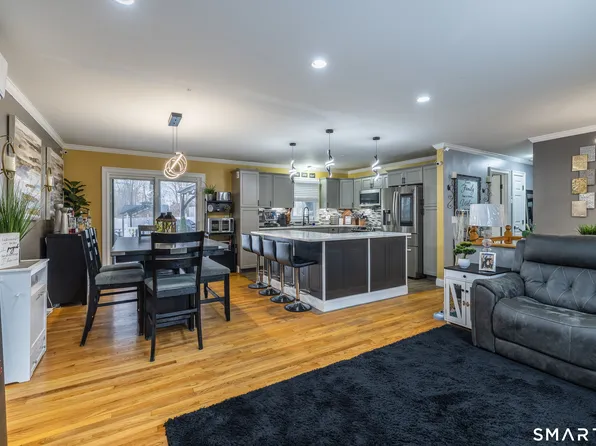 6 Chaucer Drive, Shelton, CT 06484