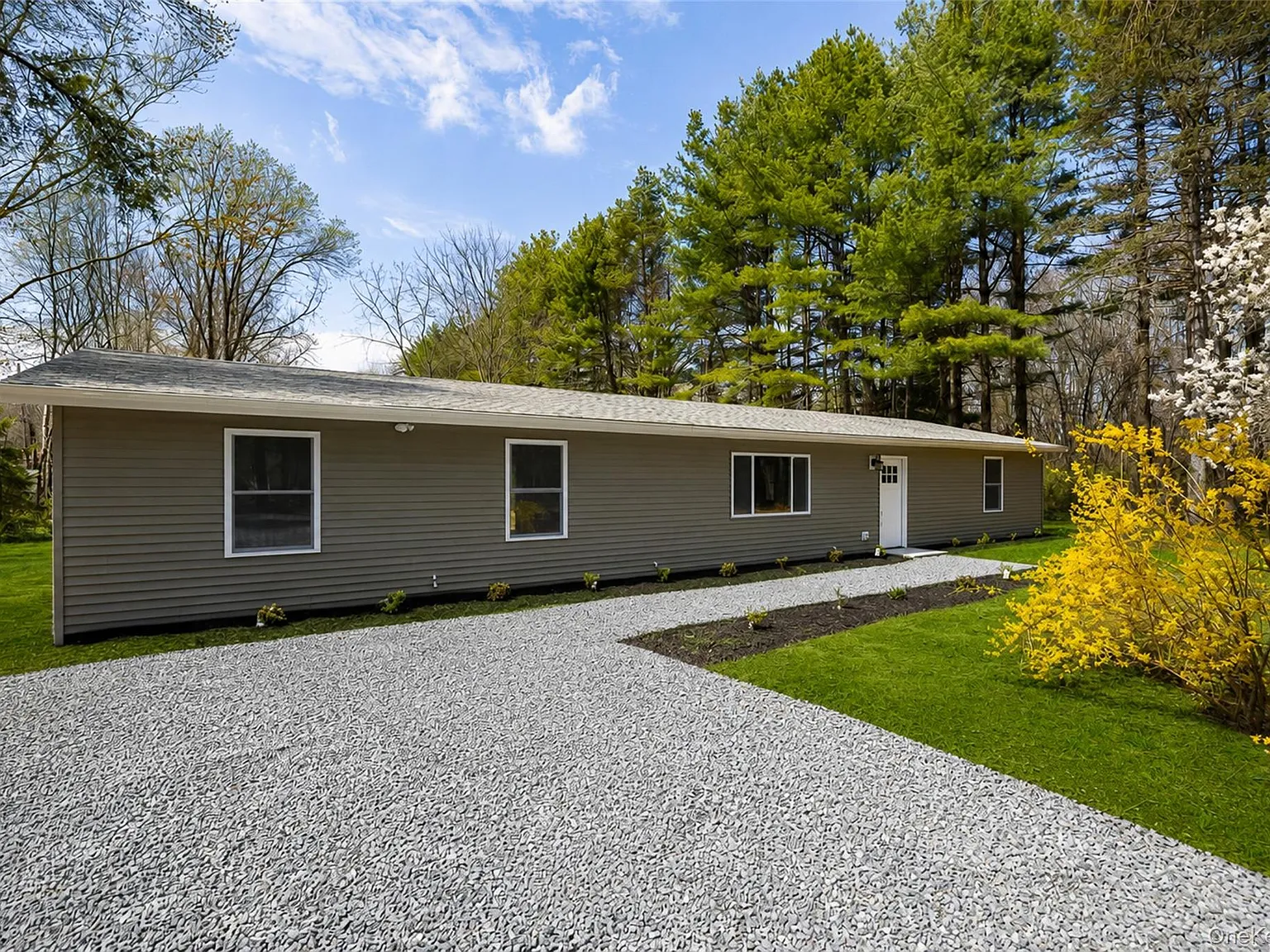 4 bed, 2.0 bath, 2000 sqft, $3,000 — Photo 3