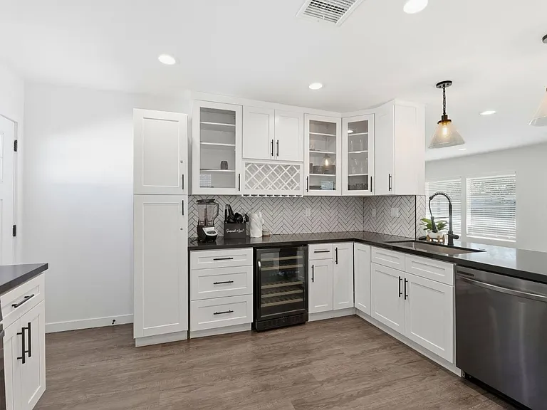 17055 Gault St #17055 — Photo 18
