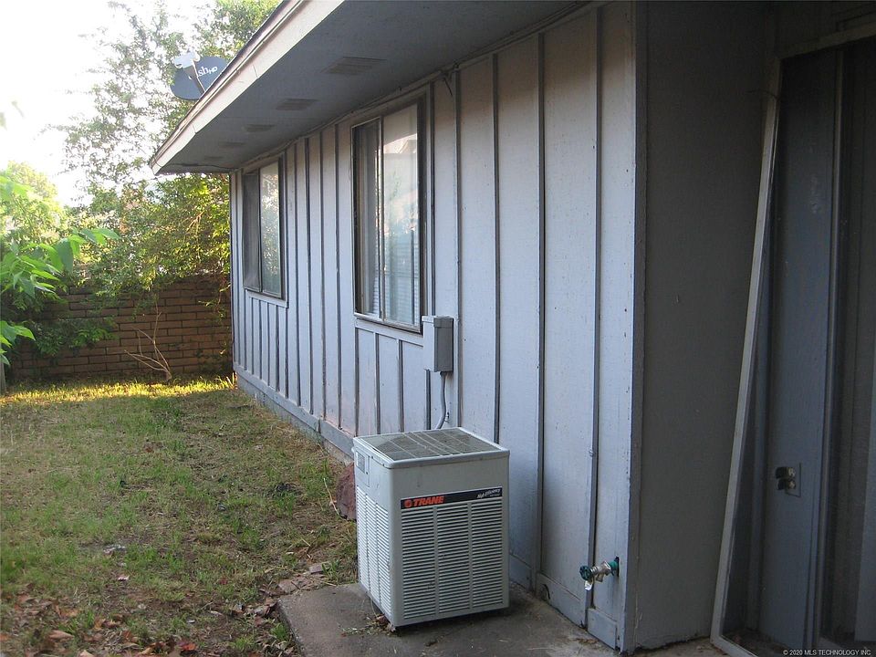 2nd image of 11043 E 15th St