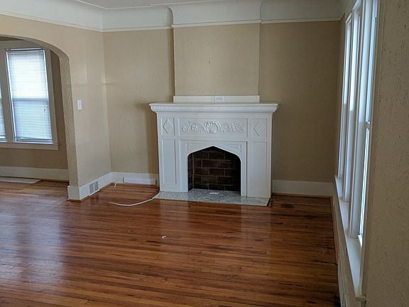 3rd image of 23129 Melville Ave