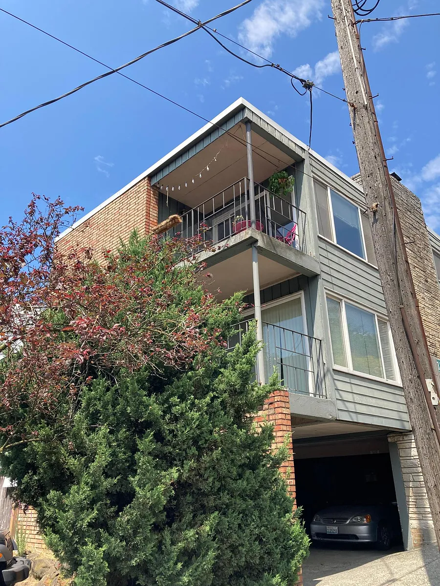 Building Photo - 1215 Queen Anne Ave N