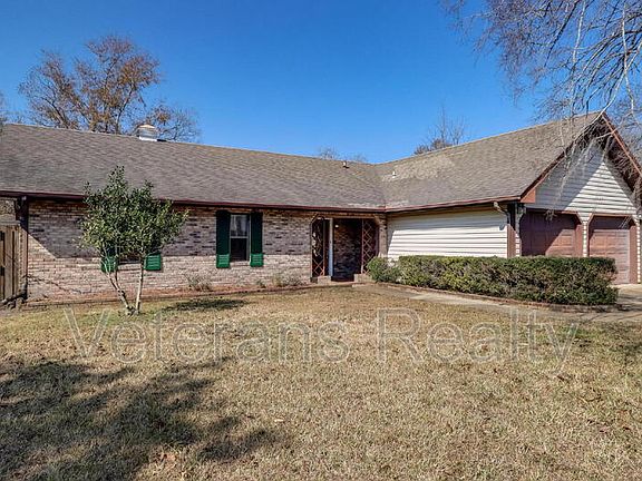 2nd image of 2135 Baywood Dr