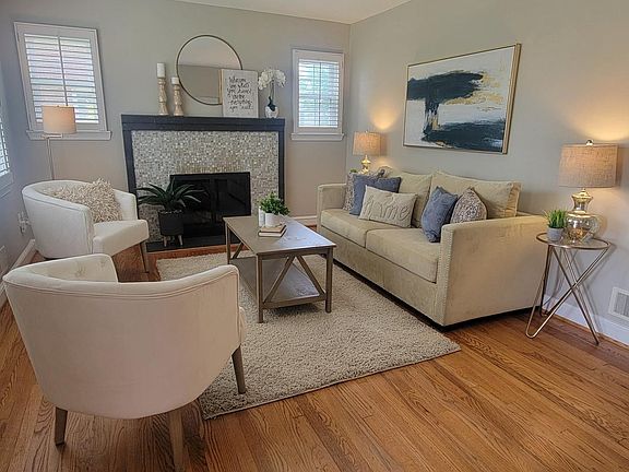 3rd image of 607 Upland Pl
