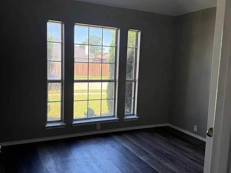 2704 Trent Trl — Photo 10