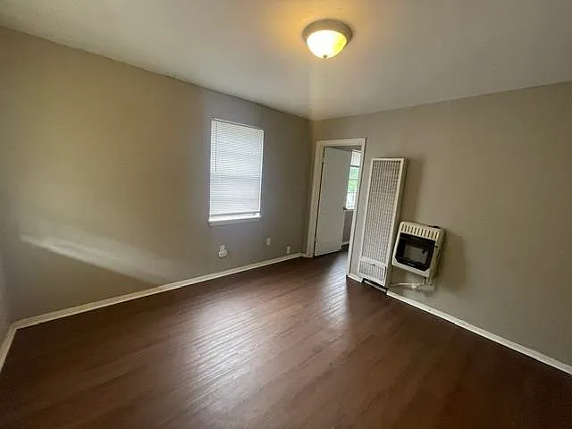 2 bed, 1.0 bath, 638 sqft, $649 — Photo 2
