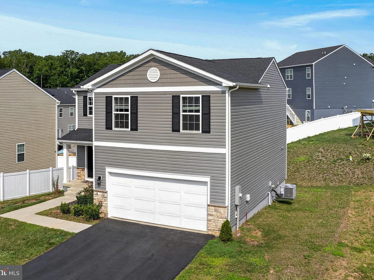 4 bed, 3.5 bath, 2855 sqft, $3,000 — Photo 4