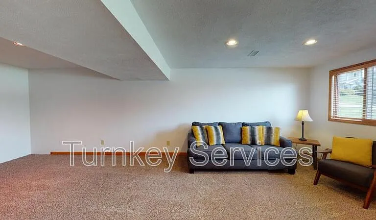 204 Summerset Dr — Photo 14