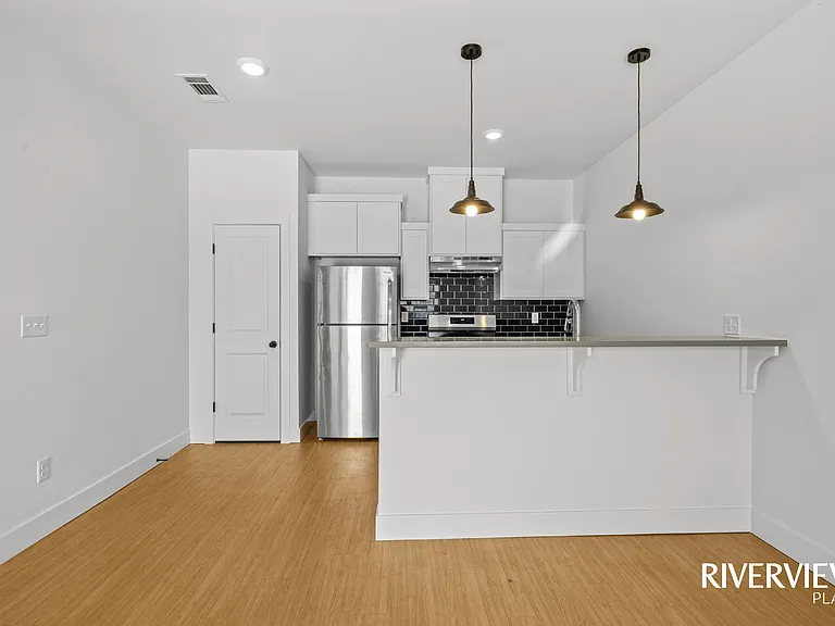 1800 Riverview Drive — Photo 16