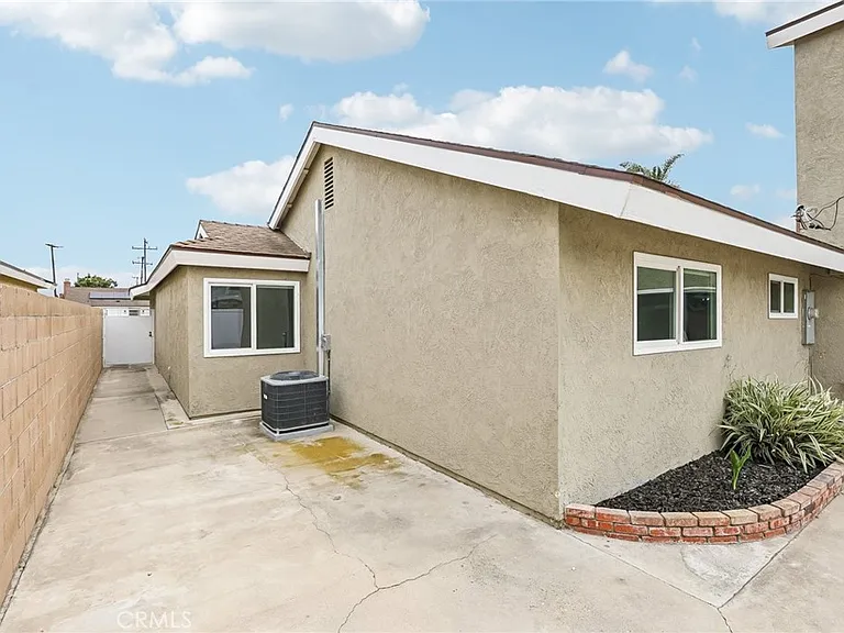 17151 Hague Ln — Photo 46