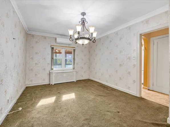 67-56 Exeter Street image 3 of 25