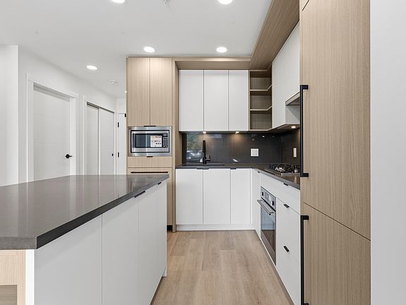 3rd image of 2268 Broadway E #404