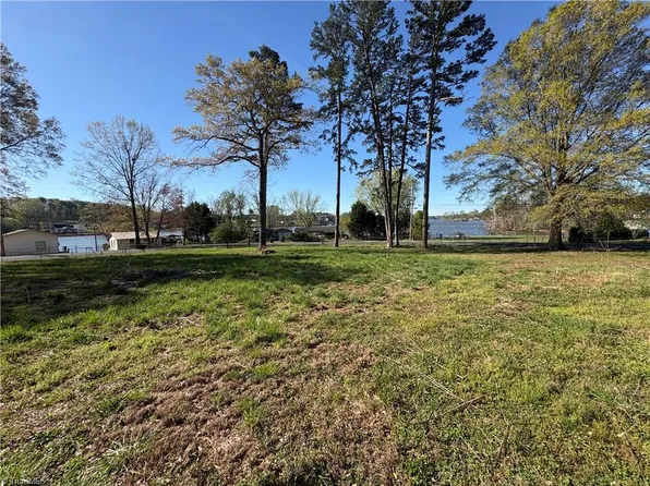 431 Lake Shore Ave, Lexington, NC 27292