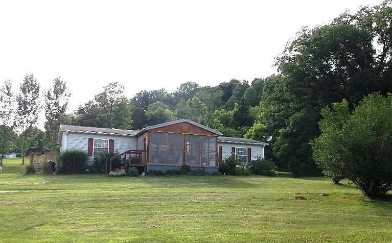 Cedar trimmed screened porch