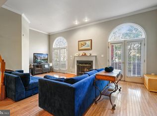 421 Clayton Ln, Alexandria, VA 22304