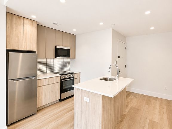 2nd image of 91 Bruckner Blvd #409