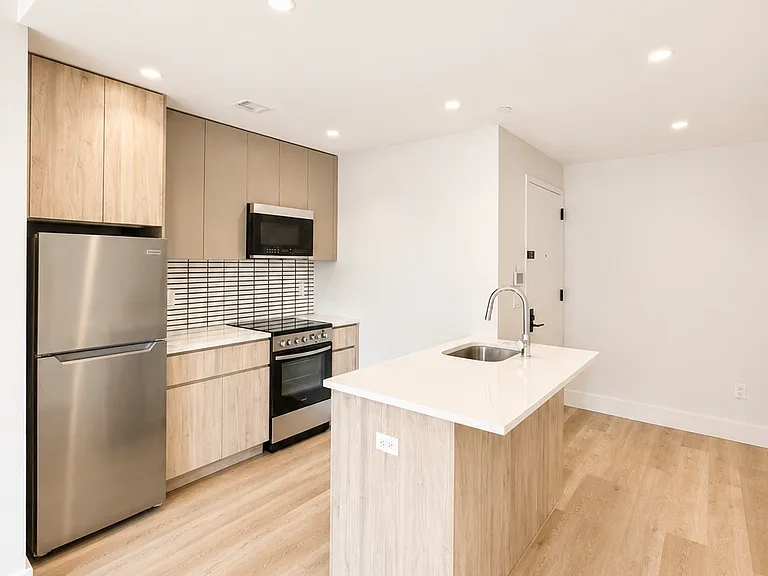 91 Bruckner Blvd #409 — Photo 2