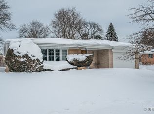 2710 Hawthorn Ln, Wilmette, IL 60091