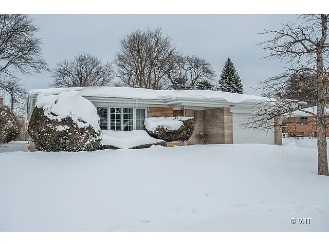 2710 Hawthorn Ln photo 1