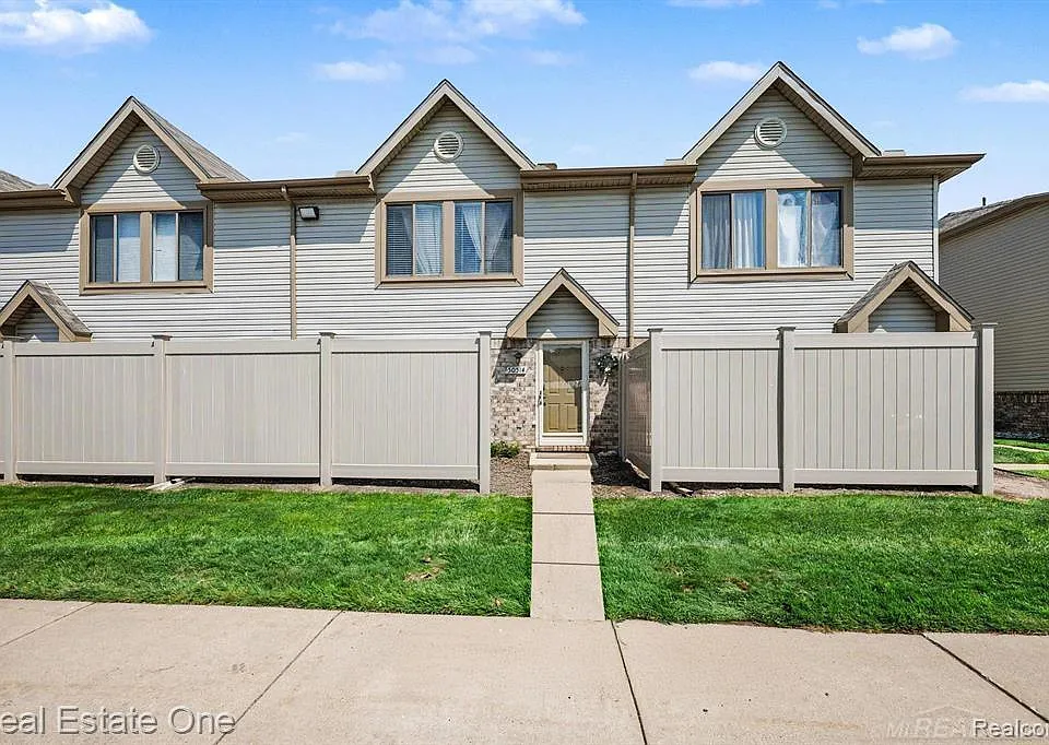 50514 Bay Run N