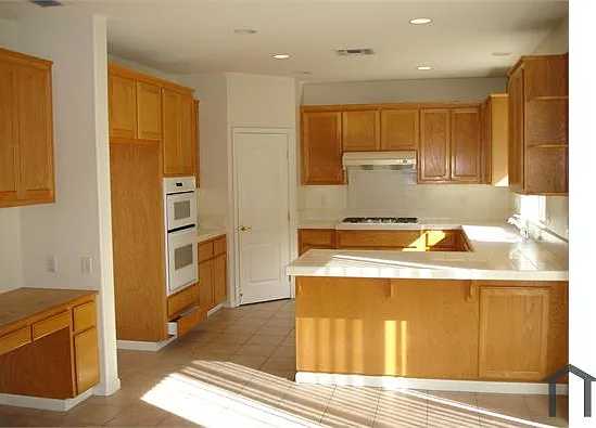 2085 Catalpa Way — Photo 7